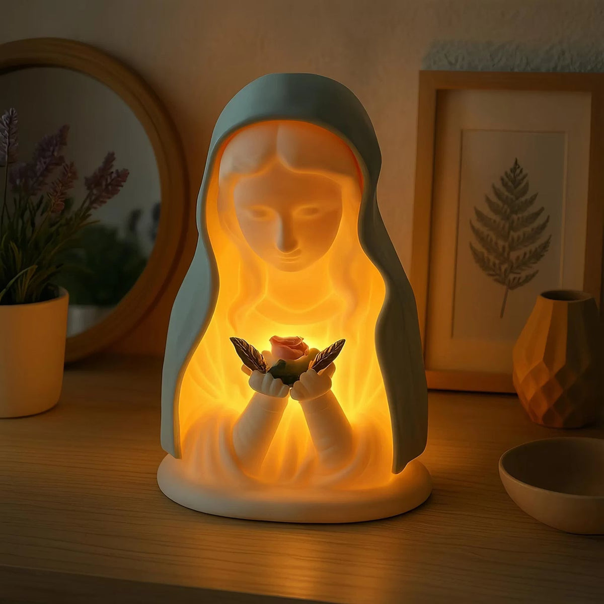 ✝️ Kézzel készített gyantából készült éjjeli lámpa, amely Szűz Máriát ábrázol – a béke és a védelem gyengéd ragyogása